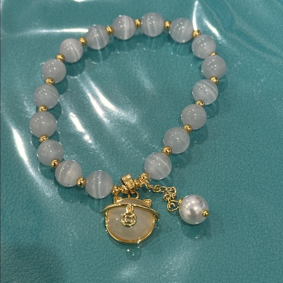 Jewelry - Beaded Bracelet - Opal-looking Stone w/Cat Design